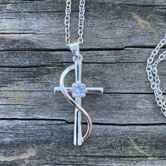 Cross necklace sterling silver plated with center CZ stone - Picture 7 of 7